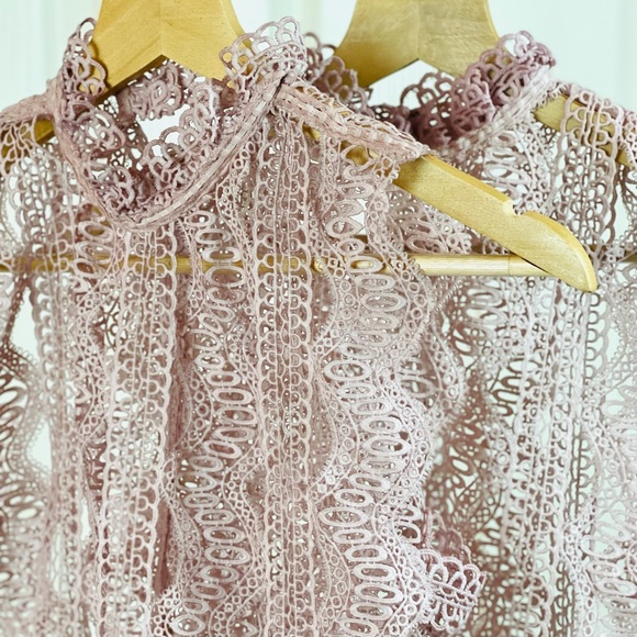 Scalloped Sleeveless Eyelet Overlay Mock Top - Picture 5 of 9